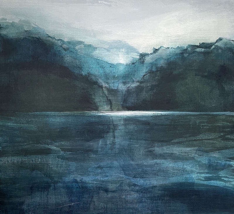 skog och sjö o dova färger.